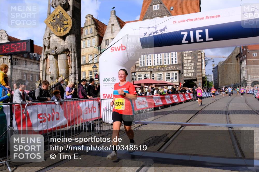13.09.2026 - 21. swb-Marathon Bremen Tim E. http://msf.ph/oto/10348519 13.09.2026 11:20:36 Ziel 11244, 11296, 11333, 11337, 12285, 12374 meine-sportfotos.de
