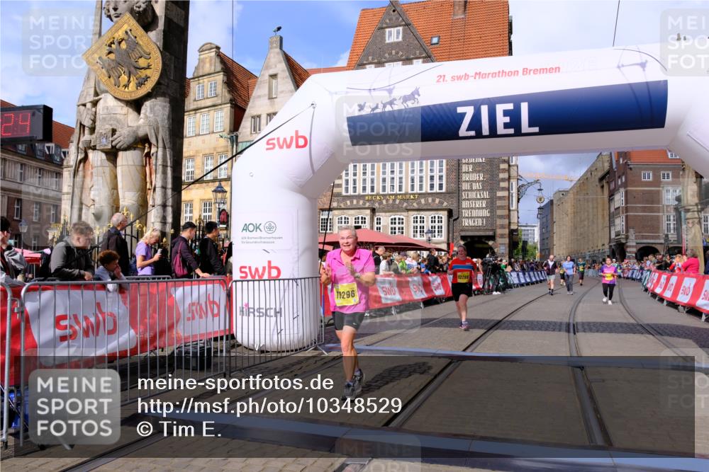 13.09.2026 - 21. swb-Marathon Bremen Tim E. http://msf.ph/oto/10348529 13.09.2026 11:20:41 Ziel 10161, 11296, 12285, 12374 meine-sportfotos.de