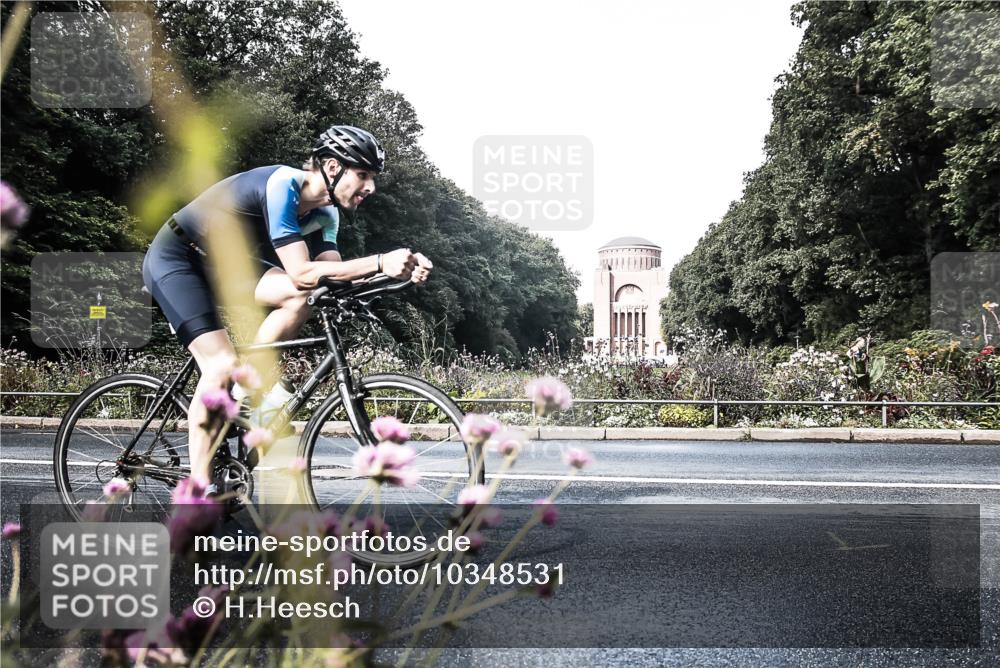 13.09.2026 - Stadtparktriathlon H.Heesch http://msf.ph/oto/10348531 13.09.2026 11:24:03 Radfahren 677, 707 meine-sportfotos.de