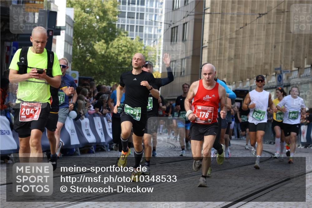 13.09.2026 - 21. swb-Marathon Bremen Strokosch-Dieckow http://msf.ph/oto/10348533 13.09.2026 13:28:45 Ziel 178, 210, 1239, 1380, 1460, 2047, 2764, 2977, 3028, 3294, 3597, 4250, 5250, 5683, 5889, 8429, 8483, 8570, 9064, 9549, 430, 722, 725, 936, 1014, 1688, 2223, 2276, 2378, 2851, 2891, 3419, 3444, 3665, 3938, 5267, 5531, 5691, 5865, 6099, 6817, 6937, 6955, 7134, 8984, 8985, 9562, 13174 meine-sportfotos.de