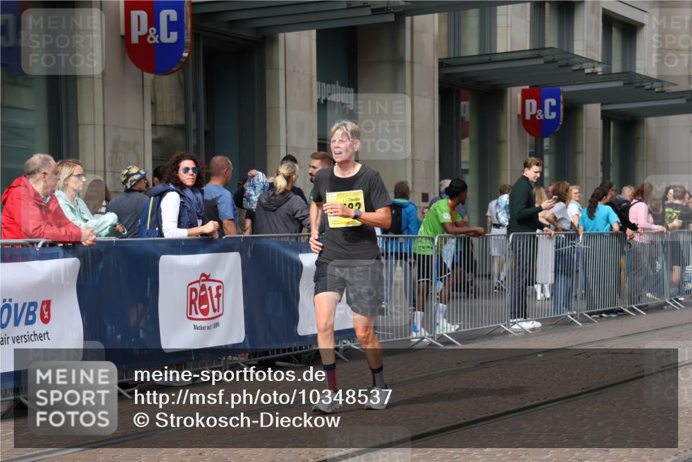 13.09.2026 - 21. swb-Marathon Bremen Strokosch-Dieckow http://msf.ph/oto/10348537 13.09.2026 11:11:40 Ziel 10490, 10582, 11585, 12012, 10155, 10510, 10511, 10546, 10552, 10616, 10977, 11036, 11216, 11239, 11289, 11533, 11702, 11870, 11927, 12082, 12126, 12220, 12286, 12311, 12336, 12464, 12508, 12553 meine-sportfotos.de