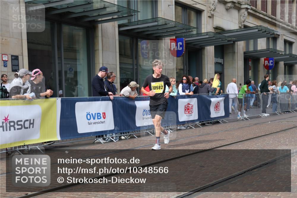 13.09.2026 - 21. swb-Marathon Bremen Strokosch-Dieckow http://msf.ph/oto/10348566 13.09.2026 11:11:41 Ziel 10490, 10582, 11585, 12012, 10155, 10510, 10511, 10546, 10552, 10616, 10977, 11036, 11216, 11239, 11289, 11533, 11702, 11870, 11927, 12082, 12126, 12220, 12286, 12311, 12336, 12464, 12508, 12553 meine-sportfotos.de