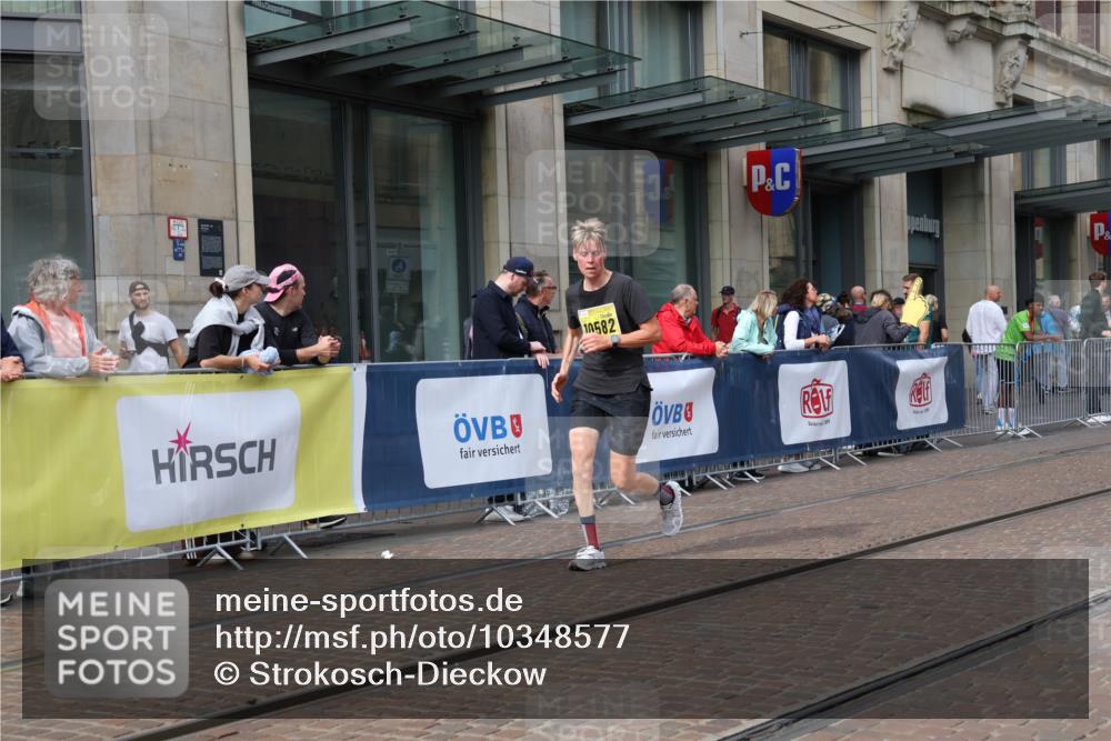 13.09.2026 - 21. swb-Marathon Bremen Strokosch-Dieckow http://msf.ph/oto/10348577 13.09.2026 11:11:41 Ziel 10490, 10582, 11585, 12012, 10155, 10510, 10511, 10546, 10552, 10616, 10977, 11036, 11216, 11239, 11289, 11533, 11702, 11870, 11927, 12082, 12126, 12220, 12286, 12311, 12336, 12464, 12508, 12553 meine-sportfotos.de