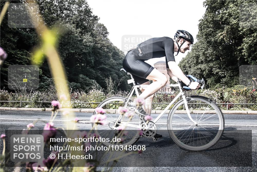 13.09.2026 - Stadtparktriathlon H.Heesch http://msf.ph/oto/10348608 13.09.2026 11:24:50 Radfahren 606, 662 meine-sportfotos.de