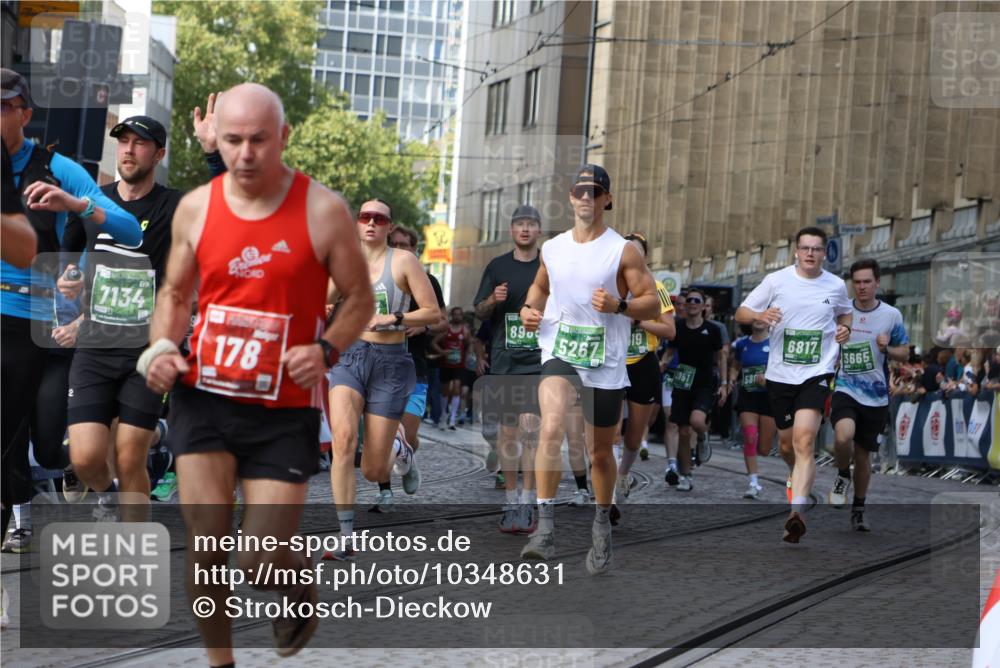 13.09.2026 - 21. swb-Marathon Bremen Strokosch-Dieckow http://msf.ph/oto/10348631 13.09.2026 13:28:47 Ziel 178, 210, 1239, 1380, 1460, 2047, 2764, 2977, 3028, 3294, 3597, 4250, 5250, 5683, 6914, 6957, 8429, 8483, 8570, 9064, 9549, 430, 565, 687, 722, 725, 936, 1014, 1274, 1688, 2223, 2378, 2851, 3419, 3665, 3938, 5225, 5267, 5531, 5691, 5865, 6099, 6817, 6937, 6955, 7134, 8984, 8985, 9562, 13174 meine-sportfotos.de