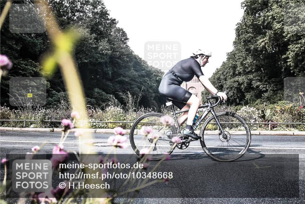 13.09.2026 - Stadtparktriathlon H.Heesch http://msf.ph/oto/10348668 13.09.2026 11:25:14 Radfahren 736, 770, 819 meine-sportfotos.de