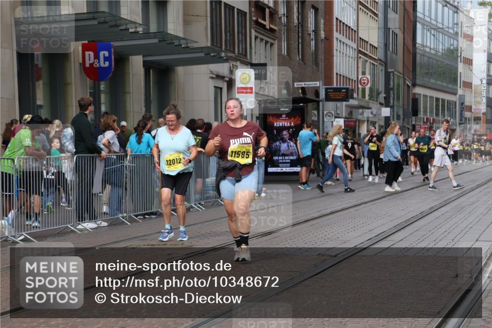 13.09.2026 - 21. swb-Marathon Bremen Strokosch-Dieckow http://msf.ph/oto/10348672 13.09.2026 11:11:51 Ziel 10414, 10490, 11052, 11585, 11633, 12012, 10155, 10510, 10511, 10546, 10552, 10582, 10616, 10977, 11239, 11289, 11533, 11702, 11927, 12082, 12286, 12311, 12336, 12553 meine-sportfotos.de