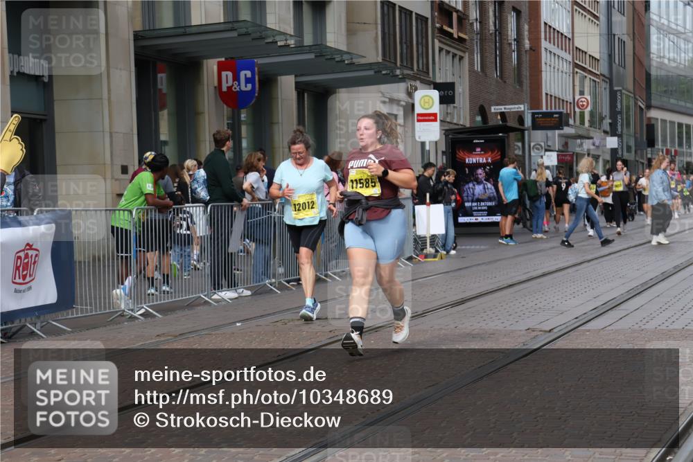 13.09.2026 - 21. swb-Marathon Bremen Strokosch-Dieckow http://msf.ph/oto/10348689 13.09.2026 11:11:51 Ziel 10414, 10490, 11052, 11585, 11633, 12012, 10155, 10510, 10511, 10546, 10552, 10582, 10616, 10977, 11239, 11289, 11533, 11702, 11927, 12082, 12286, 12311, 12336, 12553 meine-sportfotos.de