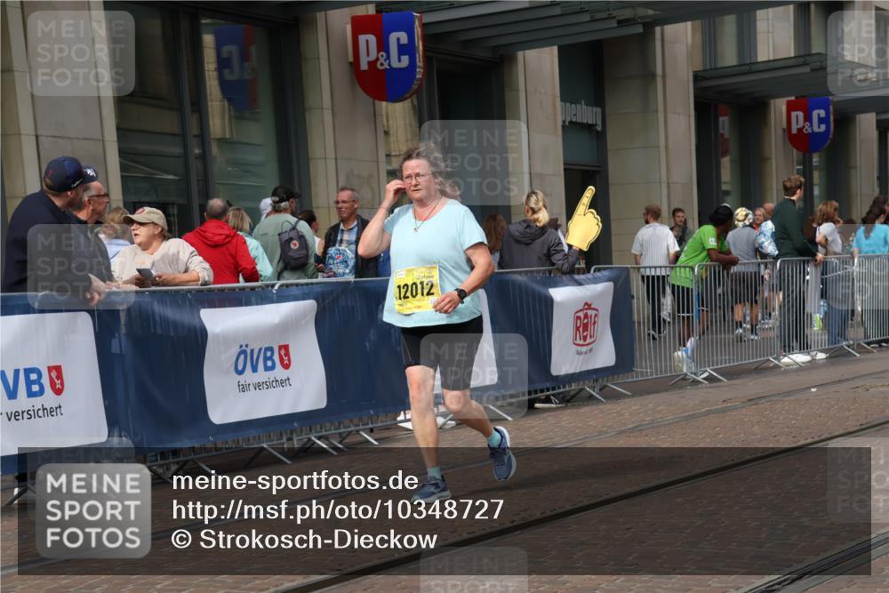 13.09.2026 - 21. swb-Marathon Bremen Strokosch-Dieckow http://msf.ph/oto/10348727 13.09.2026 11:11:55 Ziel 10213, 10406, 10414, 10490, 11052, 11585, 11633, 11716, 12012, 12327, 10155, 10552, 10582, 10616, 11239, 11927, 12082, 12286, 12336, 12553 meine-sportfotos.de