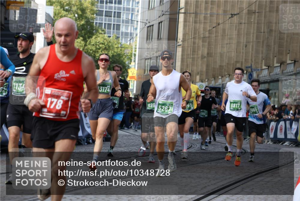 13.09.2026 - 21. swb-Marathon Bremen Strokosch-Dieckow http://msf.ph/oto/10348728 13.09.2026 13:28:47 Ziel 178, 210, 1239, 1380, 1460, 2047, 2764, 2977, 3028, 3294, 3597, 4250, 5250, 5683, 6914, 6957, 8429, 8483, 8570, 9064, 9549, 430, 565, 687, 722, 725, 936, 1014, 1274, 1688, 2223, 2378, 2851, 3419, 3665, 3938, 5225, 5267, 5531, 5691, 5865, 6099, 6817, 6937, 6955, 7134, 8984, 8985, 9562, 13174 meine-sportfotos.de