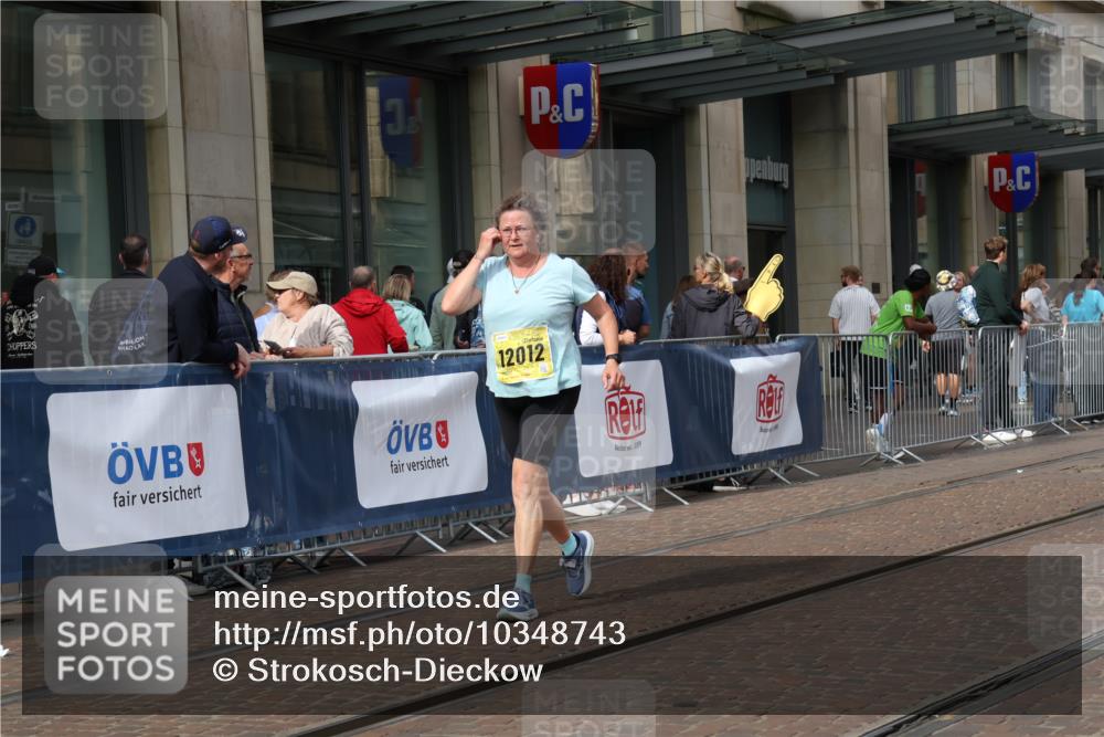 13.09.2026 - 21. swb-Marathon Bremen Strokosch-Dieckow http://msf.ph/oto/10348743 13.09.2026 11:11:55 Ziel 10213, 10406, 10414, 10490, 11052, 11585, 11633, 11716, 12012, 12327, 10155, 10552, 10582, 10616, 11239, 11927, 12082, 12286, 12336, 12553 meine-sportfotos.de