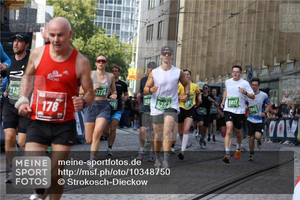 13.09.2026 - 21. swb-Marathon Bremen Strokosch-Dieckow http://msf.ph/oto/10348750 13.09.2026 13:28:47 Ziel 178, 210, 1239, 1380, 1460, 2047, 2764, 2977, 3028, 3294, 3597, 4250, 5250, 5683, 6914, 6957, 8429, 8483, 8570, 9064, 9549, 430, 565, 687, 722, 725, 936, 1014, 1274, 1688, 2223, 2378, 2851, 3419, 3665, 3938, 5225, 5267, 5531, 5691, 5865, 6099, 6817, 6937, 6955, 7134, 8984, 8985, 9562, 13174 meine-sportfotos.de