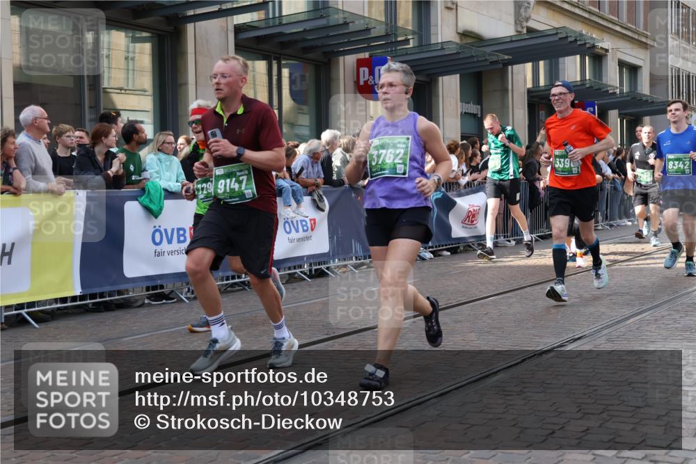 13.09.2026 - 21. swb-Marathon Bremen Strokosch-Dieckow http://msf.ph/oto/10348753 13.09.2026 13:31:00 Ziel 217, 922, 1398, 1627, 2244, 2513, 2602, 2707, 2802, 3152, 3343, 3392, 3396, 3579, 3762, 3800, 4258, 4477, 4647, 5375, 5504, 5673, 5720, 5765, 5846, 5979, 6147, 6419, 6619, 6732, 6968, 6971, 7001, 7296, 7359, 7637, 7812, 7882, 8035, 8097, 8239, 8339, 8342, 8382, 8726, 9147, 9155, 9274, 9337, 9822, 9969, 9977, 13066, 244, 800, 834, 1189, 1479, 1533, 1771, 1841, 1926, 1941, 2369, 2902, 2985, 3360, 3800, 4251, 4920, 5600, 5681, 5802, 6307, 7198, 7760, 7798, 8543 meine-sportfotos.de