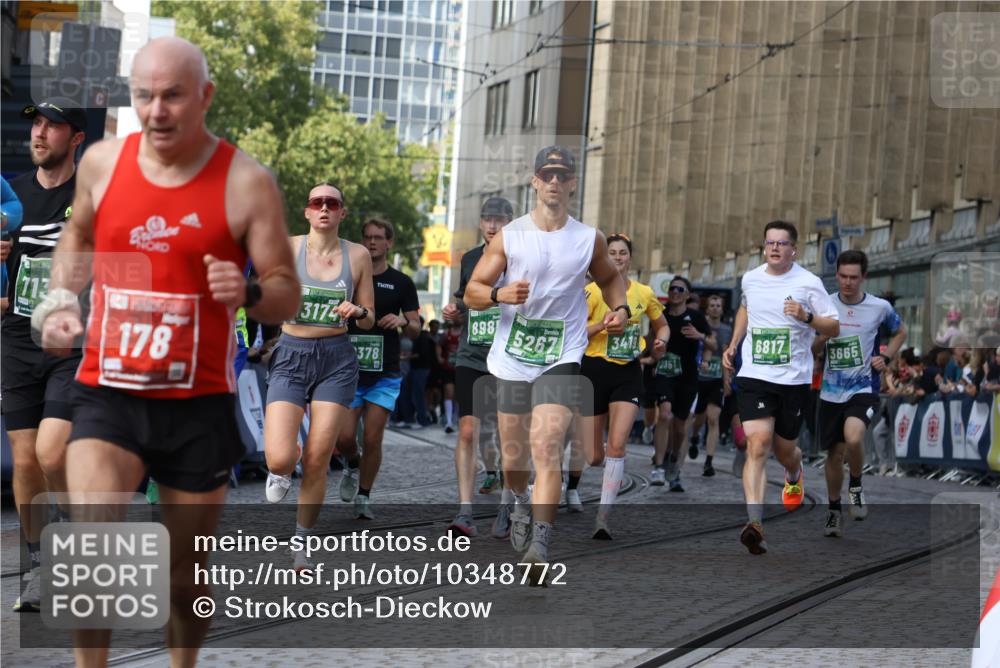 13.09.2026 - 21. swb-Marathon Bremen Strokosch-Dieckow http://msf.ph/oto/10348772 13.09.2026 13:28:47 Ziel 178, 210, 1239, 1380, 1460, 2047, 2764, 2977, 3028, 3294, 3597, 4250, 5250, 5683, 6914, 6957, 8429, 8483, 8570, 9064, 9549, 430, 565, 687, 722, 725, 936, 1014, 1274, 1688, 2223, 2378, 2851, 3419, 3665, 3938, 5225, 5267, 5531, 5691, 5865, 6099, 6817, 6937, 6955, 7134, 8984, 8985, 9562, 13174 meine-sportfotos.de