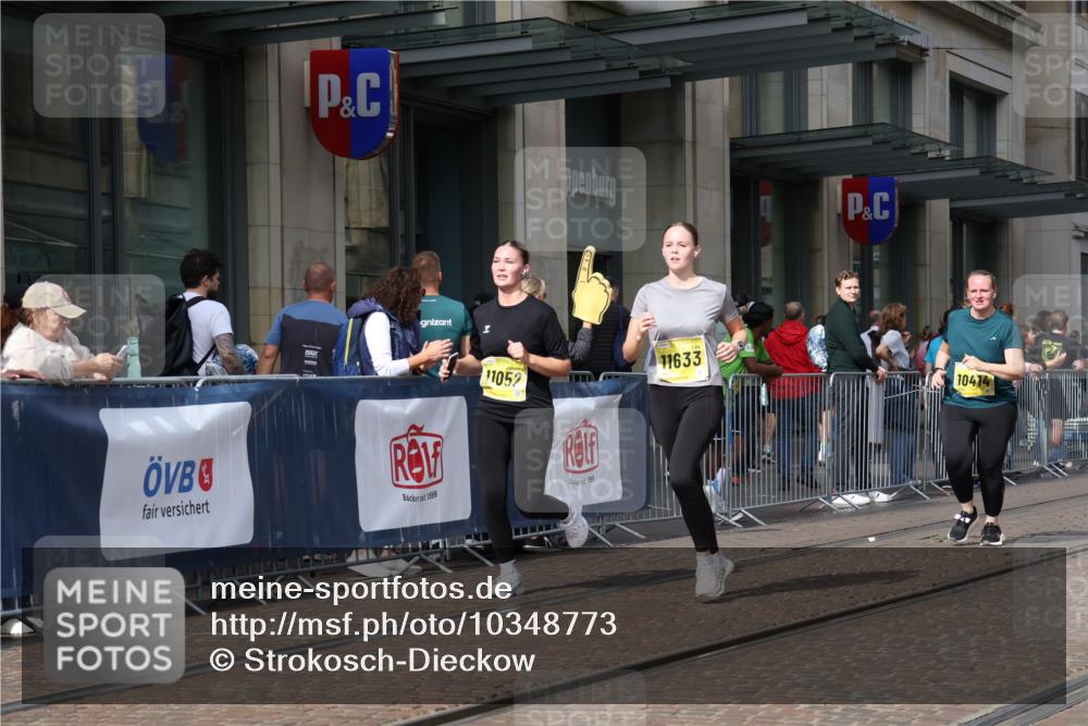 13.09.2026 - 21. swb-Marathon Bremen Strokosch-Dieckow http://msf.ph/oto/10348773 13.09.2026 11:12:05 Ziel 10213, 10406, 10414, 10909, 11052, 11090, 11633, 11716, 12012, 12327, 10490, 10582, 11585, 12012 meine-sportfotos.de