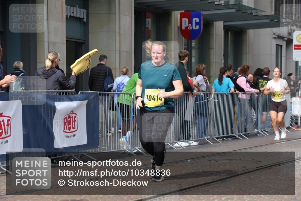 13.09.2026 - 21. swb-Marathon Bremen Strokosch-Dieckow http://msf.ph/oto/10348836 13.09.2026 11:12:06 Ziel 10213, 10406, 10414, 10874, 10875, 10909, 11052, 11090, 11633, 11716, 12327, 10490, 10582, 11585, 12012 meine-sportfotos.de