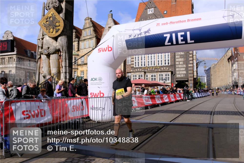 13.09.2026 - 21. swb-Marathon Bremen Tim E. http://msf.ph/oto/10348838 13.09.2026 11:21:01 Ziel 11529, 11530, 11541, 11675, 11980, 12153, 12316, 12317 meine-sportfotos.de