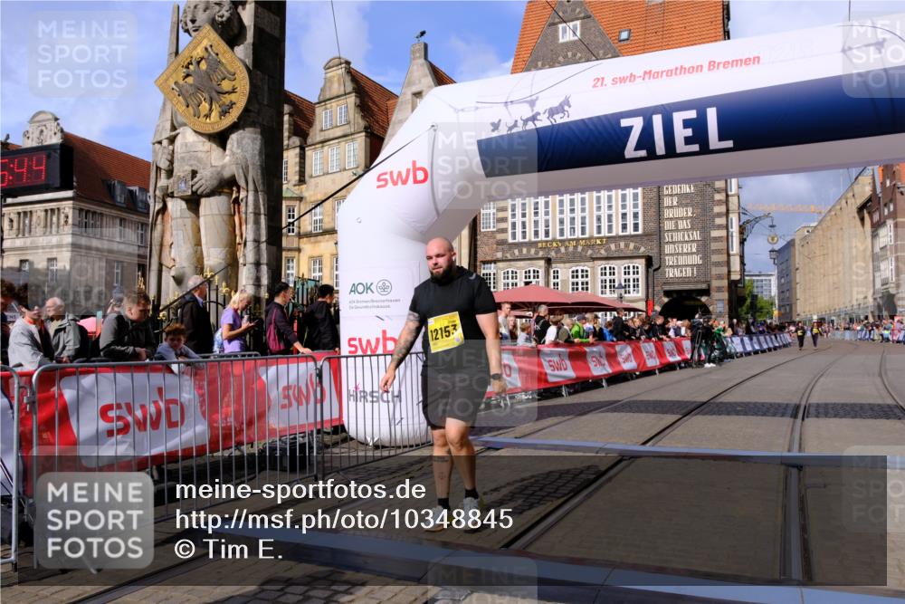 13.09.2026 - 21. swb-Marathon Bremen Tim E. http://msf.ph/oto/10348845 13.09.2026 11:21:01 Ziel 11529, 11530, 11541, 11675, 11980, 12153, 12316, 12317 meine-sportfotos.de