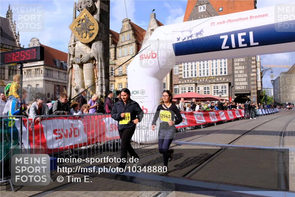 13.09.2026 - 21. swb-Marathon Bremen Tim E. http://msf.ph/oto/10348880 13.09.2026 11:21:14 Ziel 10407, 12542 meine-sportfotos.de