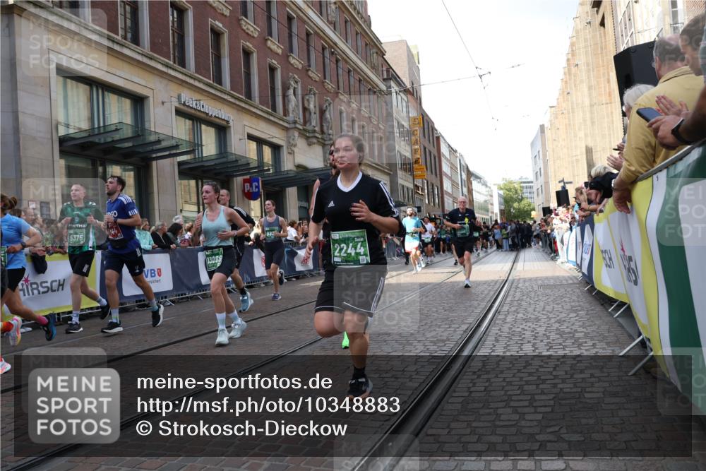 13.09.2026 - 21. swb-Marathon Bremen Strokosch-Dieckow http://msf.ph/oto/10348883 13.09.2026 13:31:03 Ziel 217, 922, 1398, 1600, 1627, 2244, 2602, 2707, 3152, 3343, 3392, 3396, 3579, 3762, 3859, 4258, 4477, 4647, 4889, 5375, 5504, 5673, 5720, 5765, 5979, 6039, 6147, 6619, 6968, 6971, 7001, 7296, 7812, 8035, 8097, 8239, 8339, 8342, 8726, 9147, 9155, 9274, 9337, 9822, 9969, 9977, 13066, 244, 1189, 1479, 1533, 1771, 1841, 1941, 2513, 2802, 2902, 2985, 3360, 3800, 4251, 4920, 5600, 5681, 5802, 6307, 7198, 7760, 7798, 8543 meine-sportfotos.de