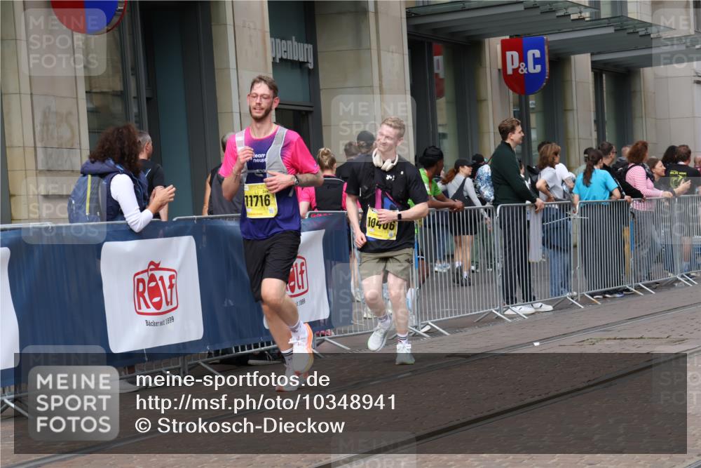 13.09.2026 - 21. swb-Marathon Bremen Strokosch-Dieckow http://msf.ph/oto/10348941 13.09.2026 11:12:16 Ziel 10213, 10354, 10406, 10743, 10874, 10875, 10909, 11090, 11657, 11716, 12234, 12327, 12497, 10414, 10490, 11052, 11585, 11633, 12012 meine-sportfotos.de