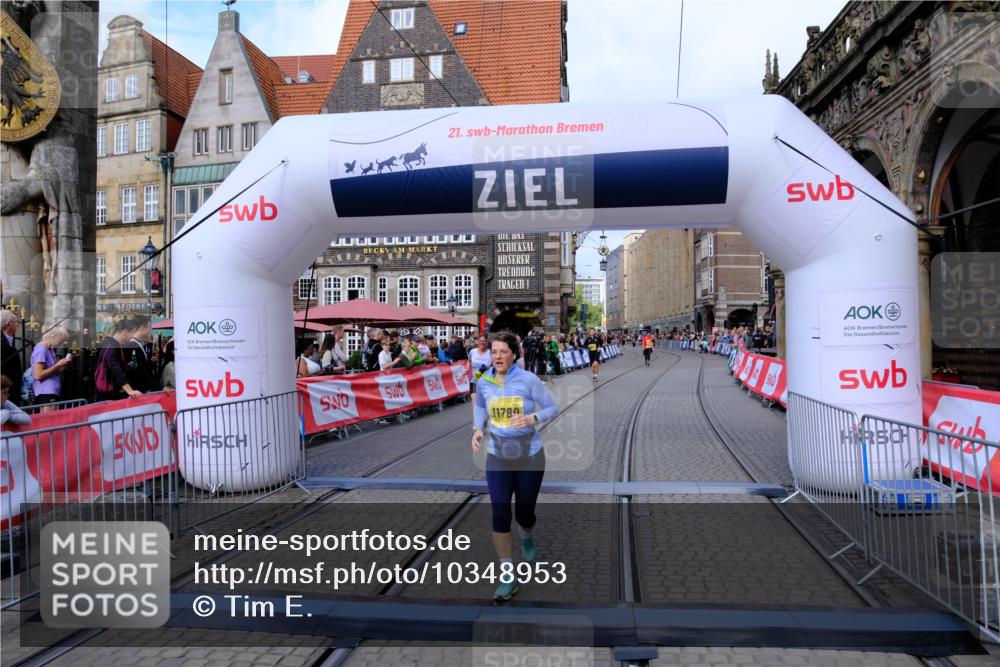 13.09.2026 - 21. swb-Marathon Bremen Tim E. http://msf.ph/oto/10348953 13.09.2026 11:21:38 Ziel 11262, 11780, 11821 meine-sportfotos.de