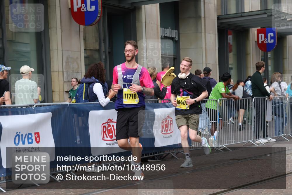 13.09.2026 - 21. swb-Marathon Bremen Strokosch-Dieckow http://msf.ph/oto/10348956 13.09.2026 11:12:16 Ziel 10213, 10354, 10406, 10743, 10874, 10875, 10909, 11090, 11657, 11716, 12234, 12327, 12497, 10414, 10490, 11052, 11585, 11633, 12012 meine-sportfotos.de