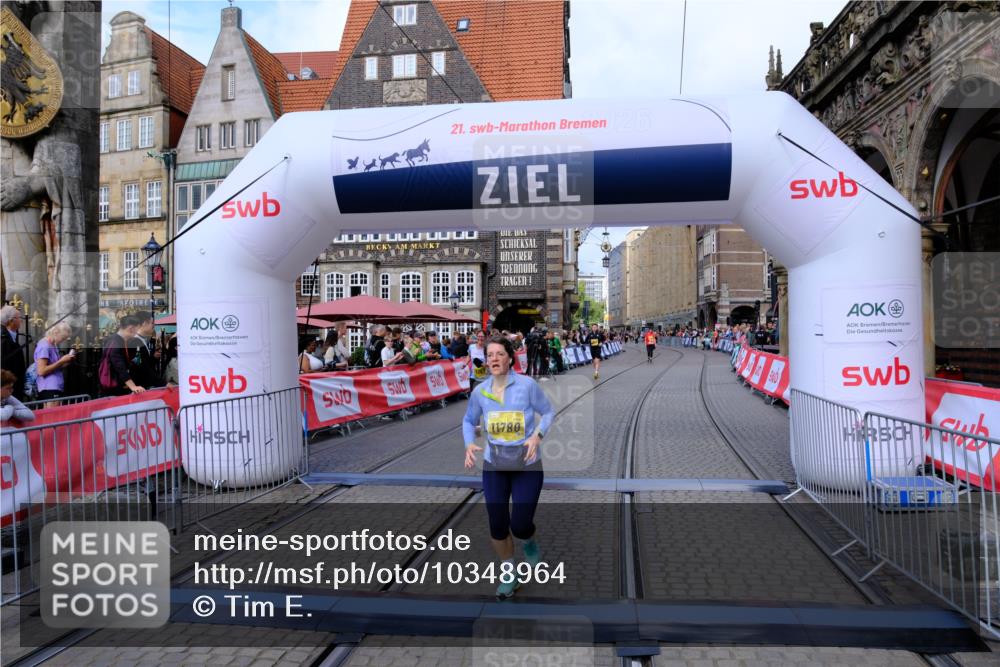 13.09.2026 - 21. swb-Marathon Bremen Tim E. http://msf.ph/oto/10348964 13.09.2026 11:21:38 Ziel 11262, 11780, 11821 meine-sportfotos.de