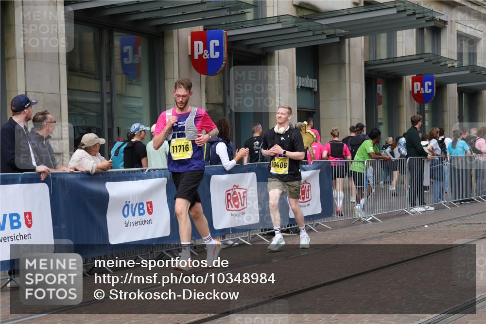 13.09.2026 - 21. swb-Marathon Bremen Strokosch-Dieckow http://msf.ph/oto/10348984 13.09.2026 11:12:17 Ziel 10213, 10354, 10406, 10743, 10874, 10875, 10909, 11090, 11657, 11716, 12234, 12327, 12497, 10213, 10414, 10490, 11052, 11585, 11633, 12012 meine-sportfotos.de