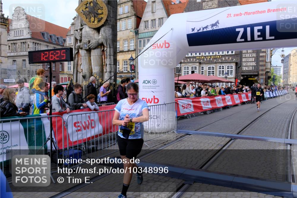 13.09.2026 - 21. swb-Marathon Bremen Tim E. http://msf.ph/oto/10348996 13.09.2026 11:21:42 Ziel 11262, 11780, 11821 meine-sportfotos.de