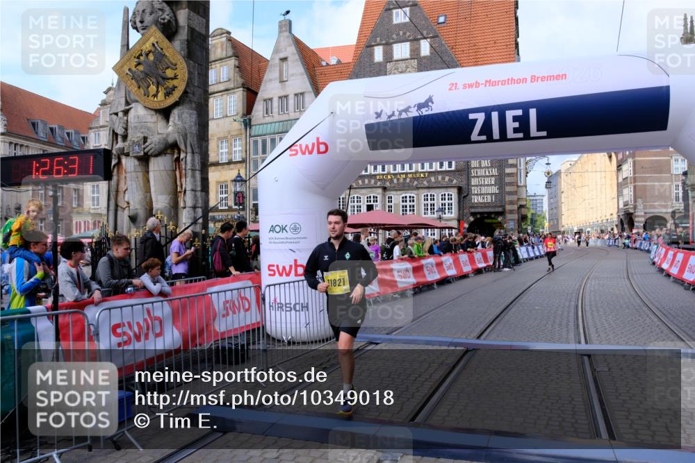 13.09.2026 - 21. swb-Marathon Bremen Tim E. http://msf.ph/oto/10349018 13.09.2026 11:21:47 Ziel 11262, 11780, 11821 meine-sportfotos.de