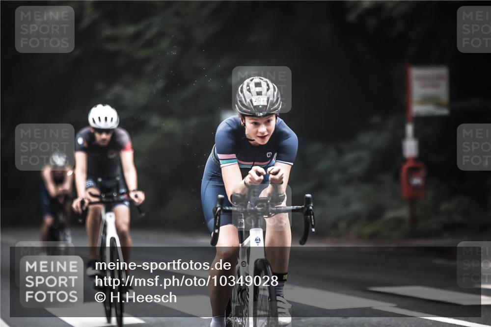 13.09.2026 - Stadtparktriathlon H.Heesch http://msf.ph/oto/10349028 13.09.2026 09:15:08 Radfahren 9, 29, 142, 163, 203 meine-sportfotos.de