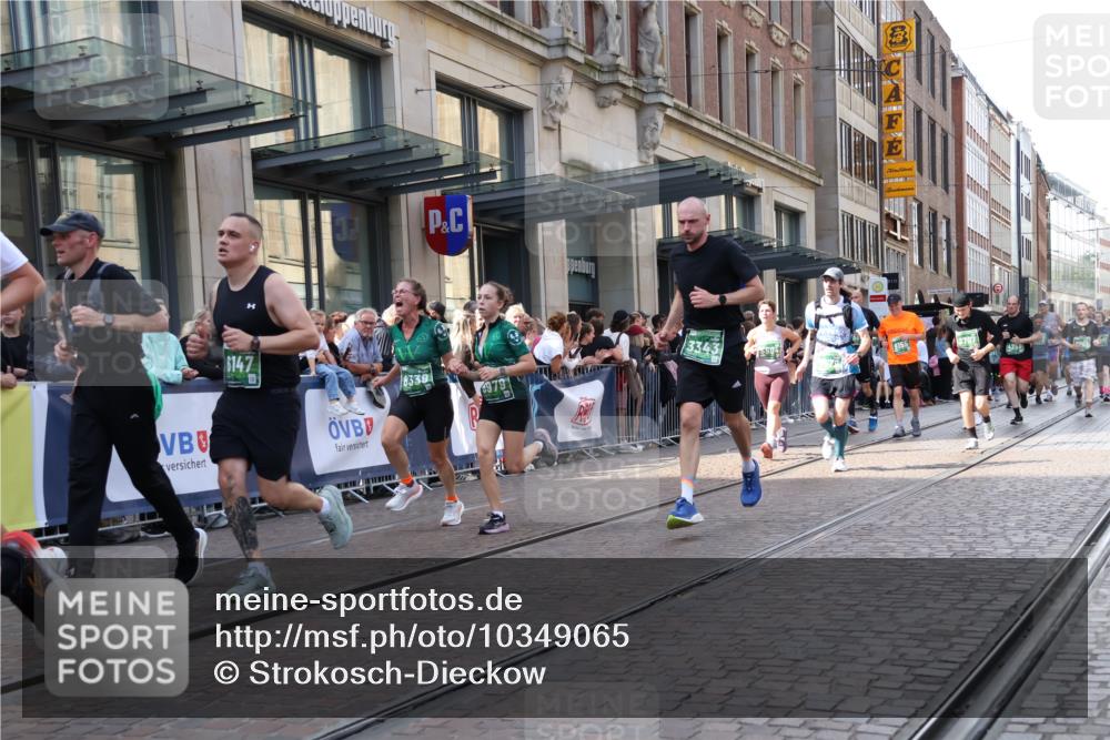 13.09.2026 - 21. swb-Marathon Bremen Strokosch-Dieckow http://msf.ph/oto/10349065 13.09.2026 13:31:08 Ziel 922, 1600, 1627, 2244, 2602, 2707, 3152, 3343, 3392, 3396, 3579, 3762, 3859, 4258, 4273, 4477, 4692, 4889, 5375, 5504, 5673, 5720, 5765, 5979, 6039, 6147, 6581, 6619, 6968, 6971, 7001, 7032, 7296, 7812, 8035, 8042, 8097, 8205, 8239, 8339, 8342, 8364, 8495, 8522, 8726, 9147, 9155, 9293, 9337, 9822, 9903, 13066, 217, 244, 1189, 1398, 1479, 2513, 2802, 2902, 3360, 3800, 4251, 5600, 5681, 5802, 6307, 7198, 7760, 7798, 8543 meine-sportfotos.de