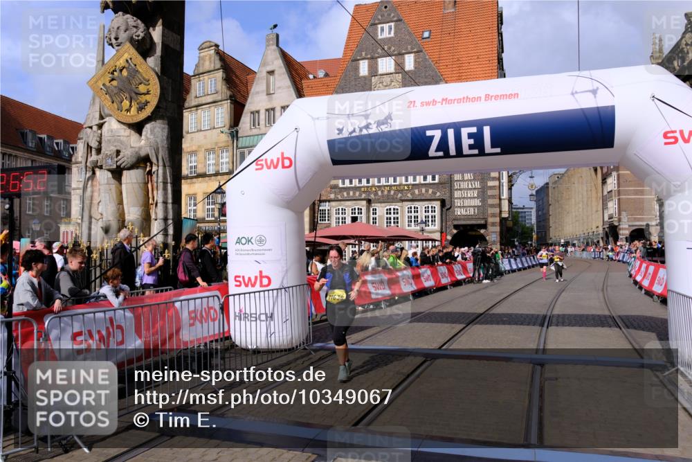 13.09.2026 - 21. swb-Marathon Bremen Tim E. http://msf.ph/oto/10349067 13.09.2026 11:22:09 Ziel 11104, 11639, 12211 meine-sportfotos.de