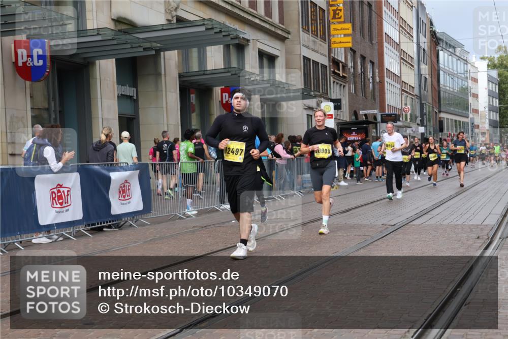 13.09.2026 - 21. swb-Marathon Bremen Strokosch-Dieckow http://msf.ph/oto/10349070 13.09.2026 11:12:21 Ziel 10354, 10483, 10743, 10874, 10875, 10909, 11090, 11657, 12234, 12423, 12497, 10213, 10406, 10414, 10490, 11052, 11585, 11633, 11716, 12012, 12327 meine-sportfotos.de