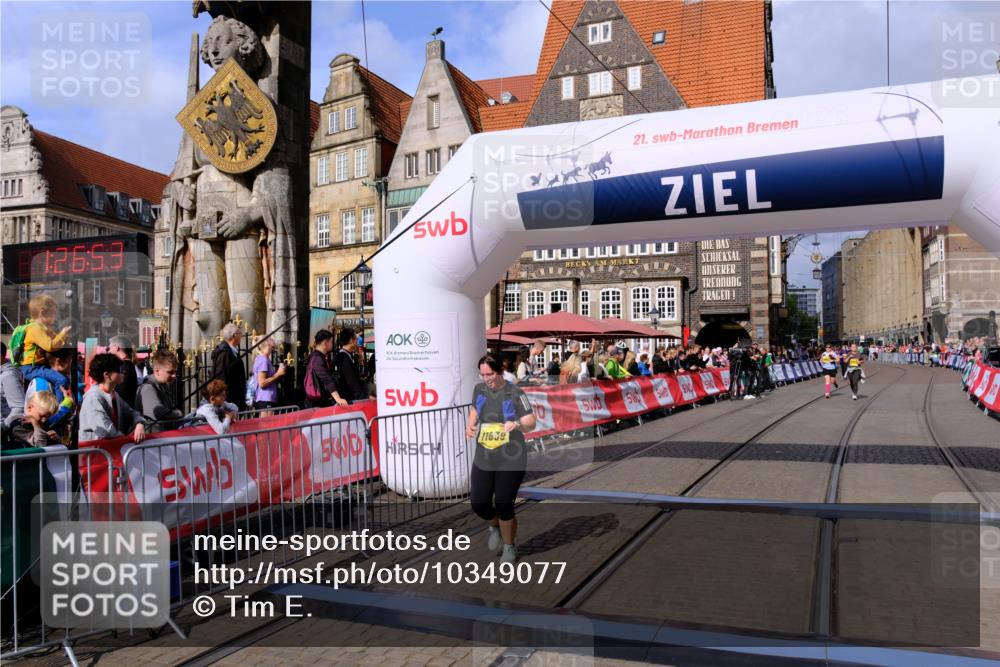 13.09.2026 - 21. swb-Marathon Bremen Tim E. http://msf.ph/oto/10349077 13.09.2026 11:22:10 Ziel 11104, 11639, 12157, 12211 meine-sportfotos.de