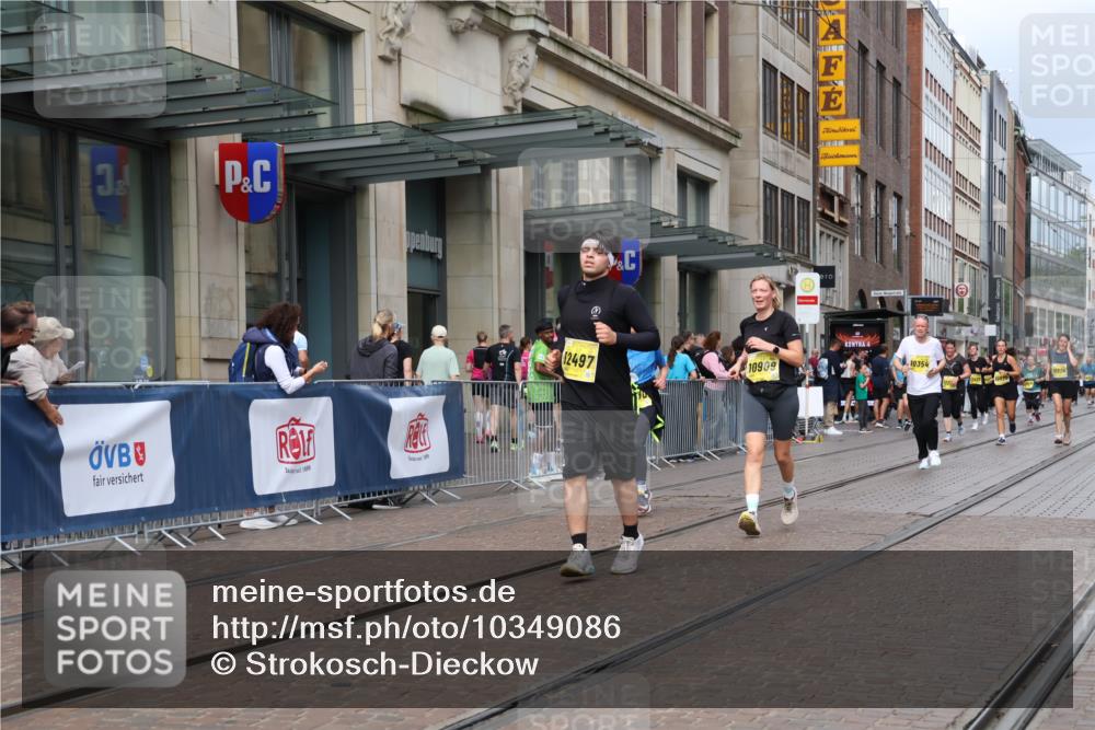 13.09.2026 - 21. swb-Marathon Bremen Strokosch-Dieckow http://msf.ph/oto/10349086 13.09.2026 11:12:22 Ziel 10354, 10483, 10743, 10874, 10875, 10909, 11090, 11657, 12234, 12423, 12497, 10213, 10406, 10414, 11052, 11585, 11633, 11716, 12012, 12327 meine-sportfotos.de
