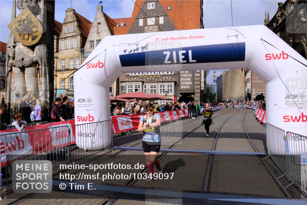 13.09.2026 - 21. swb-Marathon Bremen Tim E. http://msf.ph/oto/10349097 13.09.2026 11:22:16 Ziel 11639, 11698, 12157, 12211 meine-sportfotos.de
