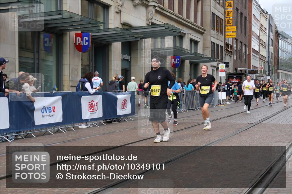 13.09.2026 - 21. swb-Marathon Bremen Strokosch-Dieckow http://msf.ph/oto/10349101 13.09.2026 11:12:22 Ziel 10354, 10483, 10743, 10874, 10875, 10909, 11090, 11657, 12234, 12423, 12497, 10213, 10406, 10414, 11052, 11585, 11633, 11716, 12012, 12327 meine-sportfotos.de