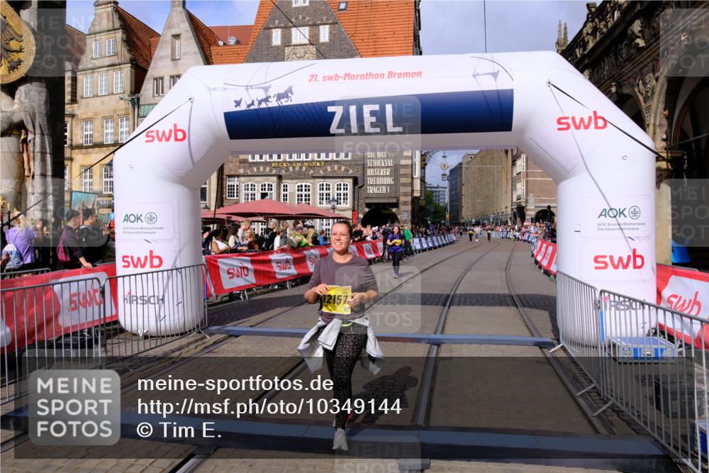 13.09.2026 - 21. swb-Marathon Bremen Tim E. http://msf.ph/oto/10349144 13.09.2026 11:22:19 Ziel 11639, 11698, 12157, 12211 meine-sportfotos.de
