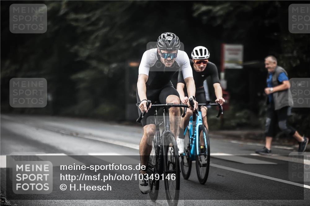 13.09.2026 - Stadtparktriathlon H.Heesch http://msf.ph/oto/10349146 13.09.2026 11:00:22 Radfahren 479, 529, 553 meine-sportfotos.de