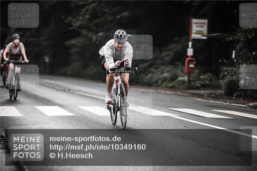 13.09.2026 - Stadtparktriathlon H.Heesch http://msf.ph/oto/10349160 13.09.2026 11:00:28 Radfahren 401, 471, 479, 553, 569, 684 meine-sportfotos.de