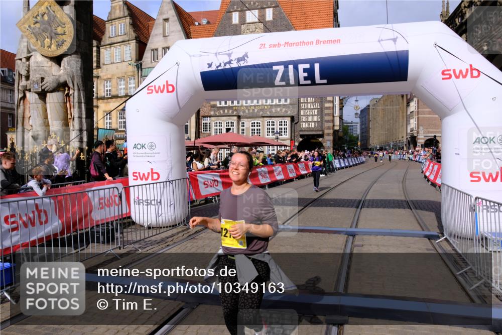 13.09.2026 - 21. swb-Marathon Bremen Tim E. http://msf.ph/oto/10349163 13.09.2026 11:22:20 Ziel 11639, 11698, 12157, 12211 meine-sportfotos.de