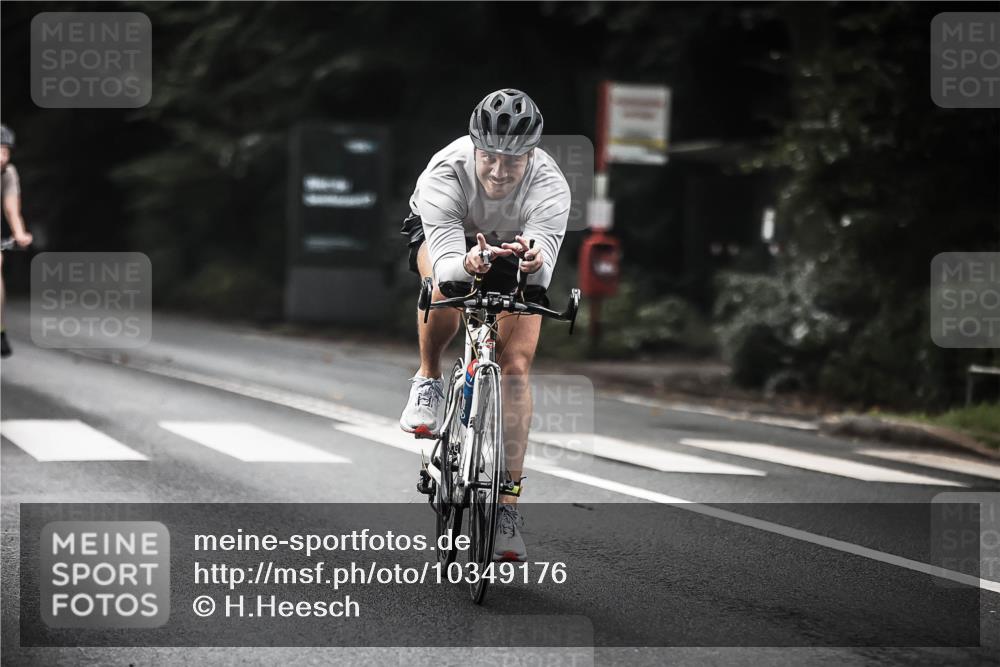13.09.2026 - Stadtparktriathlon H.Heesch http://msf.ph/oto/10349176 13.09.2026 11:00:28 Radfahren 401, 471, 479, 553, 569, 684 meine-sportfotos.de