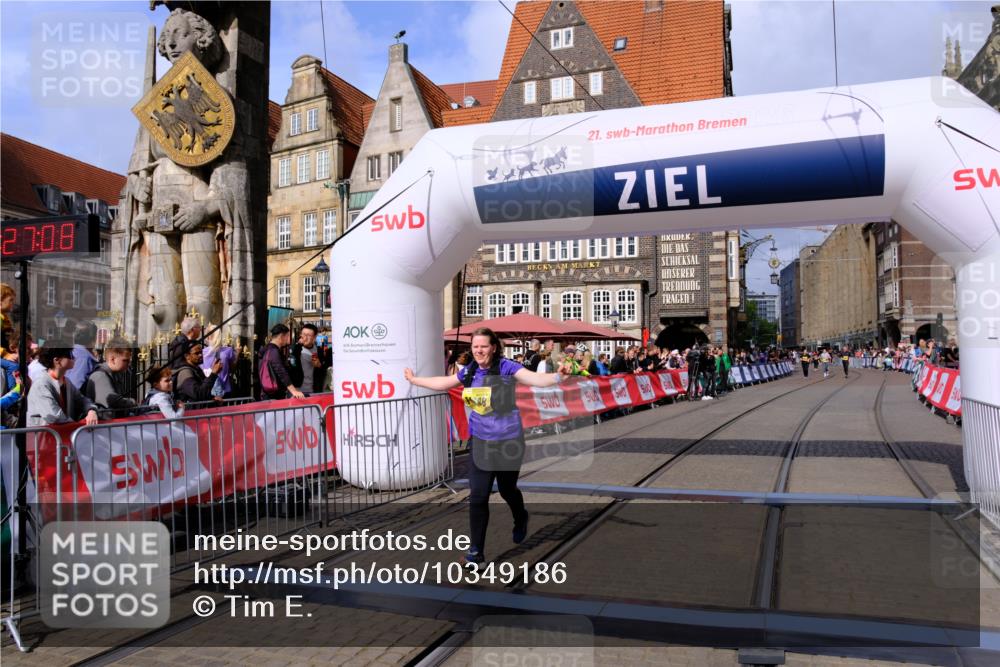 13.09.2026 - 21. swb-Marathon Bremen Tim E. http://msf.ph/oto/10349186 13.09.2026 11:22:25 Ziel 11698, 12157, 12211 meine-sportfotos.de