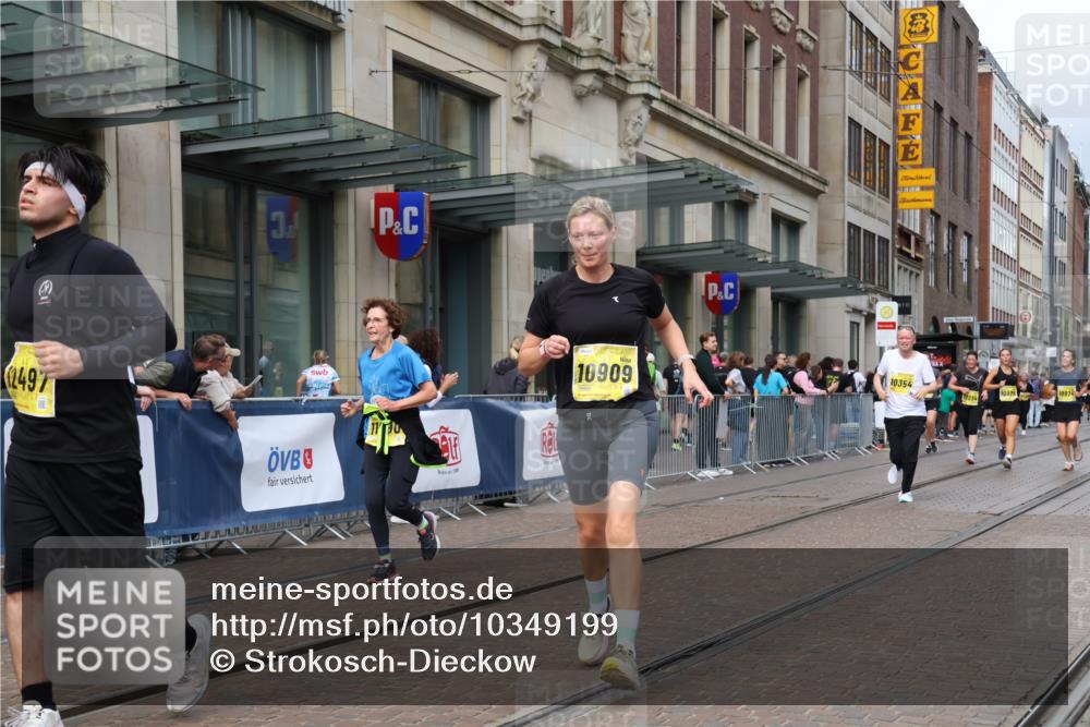 13.09.2026 - 21. swb-Marathon Bremen Strokosch-Dieckow http://msf.ph/oto/10349199 13.09.2026 11:12:24 Ziel 10354, 10483, 10743, 10874, 10875, 10909, 11090, 11657, 11671, 11832, 12234, 12423, 12497, 10213, 10406, 10414, 10909, 11052, 11585, 11633, 11716, 12012, 12327 meine-sportfotos.de