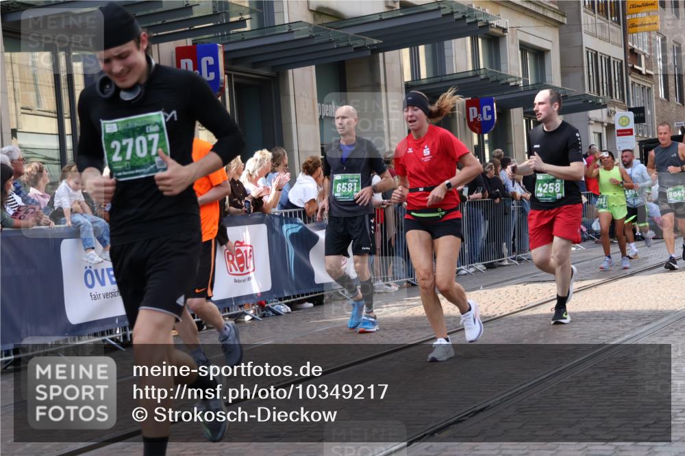 13.09.2026 - 21. swb-Marathon Bremen Strokosch-Dieckow http://msf.ph/oto/10349217 13.09.2026 13:31:12 Ziel 310, 922, 1600, 1627, 2602, 2707, 3152, 3343, 3392, 3396, 3579, 3858, 3859, 4164, 4258, 4273, 4477, 4692, 4889, 5375, 5426, 5504, 5720, 5765, 5979, 6039, 6062, 6147, 6581, 6968, 6971, 7001, 7032, 7296, 7608, 7941, 8035, 8042, 8205, 8239, 8339, 8342, 8364, 8495, 8522, 8726, 9147, 9155, 9293, 9822, 9903, 13066, 217, 244, 1189, 1398, 1479, 2244, 2513, 2802, 2902, 3360, 3396, 3762, 3800, 4251, 5600, 6307, 7198, 7760, 7798, 8543 meine-sportfotos.de