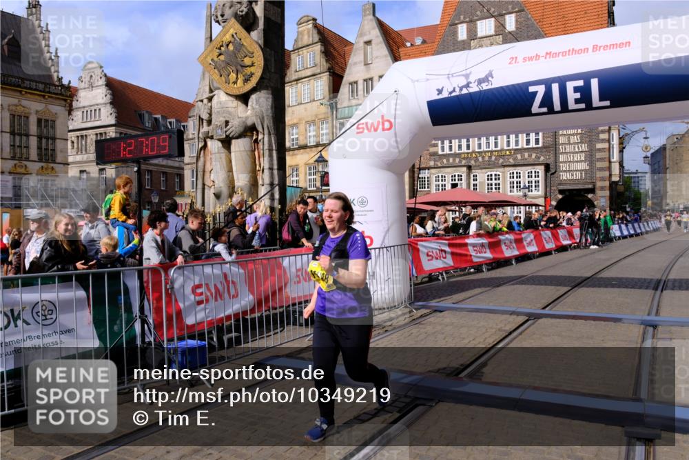 13.09.2026 - 21. swb-Marathon Bremen Tim E. http://msf.ph/oto/10349219 13.09.2026 11:22:25 Ziel 11698, 12157, 12211 meine-sportfotos.de
