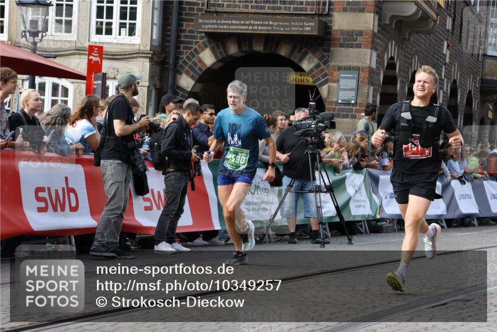 13.09.2026 - 21. swb-Marathon Bremen Strokosch-Dieckow http://msf.ph/oto/10349257 13.09.2026 13:29:03 Ziel 613, 1914, 2276, 2891, 3028, 3348, 3444, 4102, 4564, 5267, 5531, 5691, 6817, 6914, 6957, 7134, 7263, 7527, 8938, 9176, 9562, 13012, 13174, 303, 394, 596, 651, 745, 1545, 1823, 2023, 2070, 2867, 3796, 3912, 4590, 5036, 6030, 7149, 7361, 7860, 9249, 9661, 10128 meine-sportfotos.de