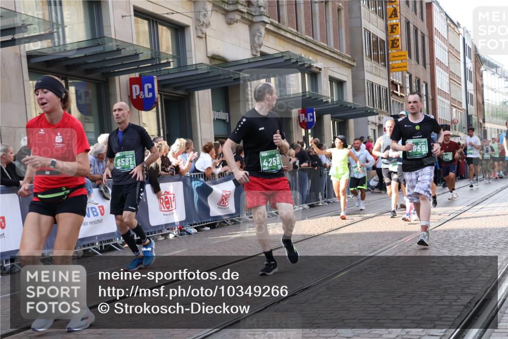 13.09.2026 - 21. swb-Marathon Bremen Strokosch-Dieckow http://msf.ph/oto/10349266 13.09.2026 13:31:13 Ziel 310, 922, 1600, 1627, 2602, 2707, 3152, 3343, 3392, 3579, 3858, 3859, 4164, 4258, 4273, 4477, 4692, 4889, 5375, 5426, 5504, 5720, 5765, 5979, 6039, 6062, 6100, 6147, 6193, 6581, 6602, 6968, 6971, 7001, 7032, 7296, 7608, 7941, 8035, 8042, 8205, 8206, 8239, 8339, 8342, 8364, 8495, 8522, 9147, 9155, 9293, 9568, 9822, 9903, 13066, 217, 244, 1189, 1398, 1479, 2244, 2513, 2802, 2902, 3360, 3396, 3762, 3800, 4251, 4477, 5600, 6307, 7198, 7760, 7798, 8543 meine-sportfotos.de